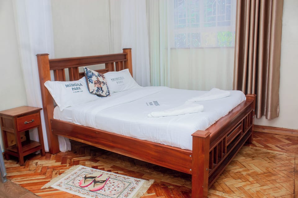 Standard Double Room, Non Smoking, Housekeeping | Desk, laptop workspace, WiFi (free)