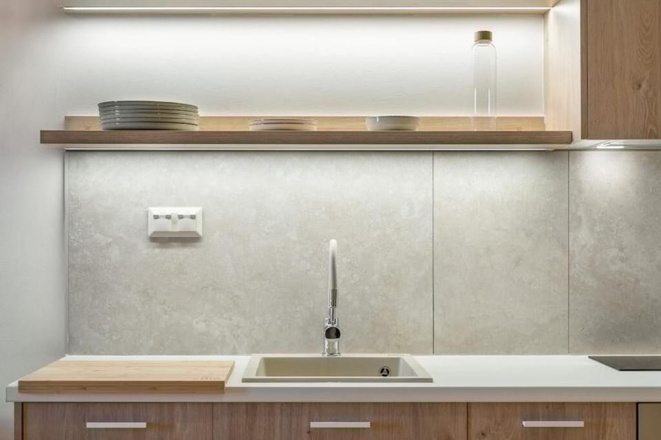 Deluxe Apartment, Balcony, Harbor View | Private kitchen | Coffee/tea maker, electric kettle, toaster