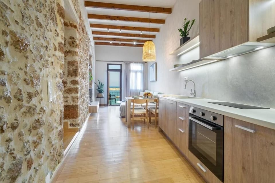 Deluxe Apartment, Balcony, Harbor View | Private kitchen | Coffee/tea maker, electric kettle, toaster