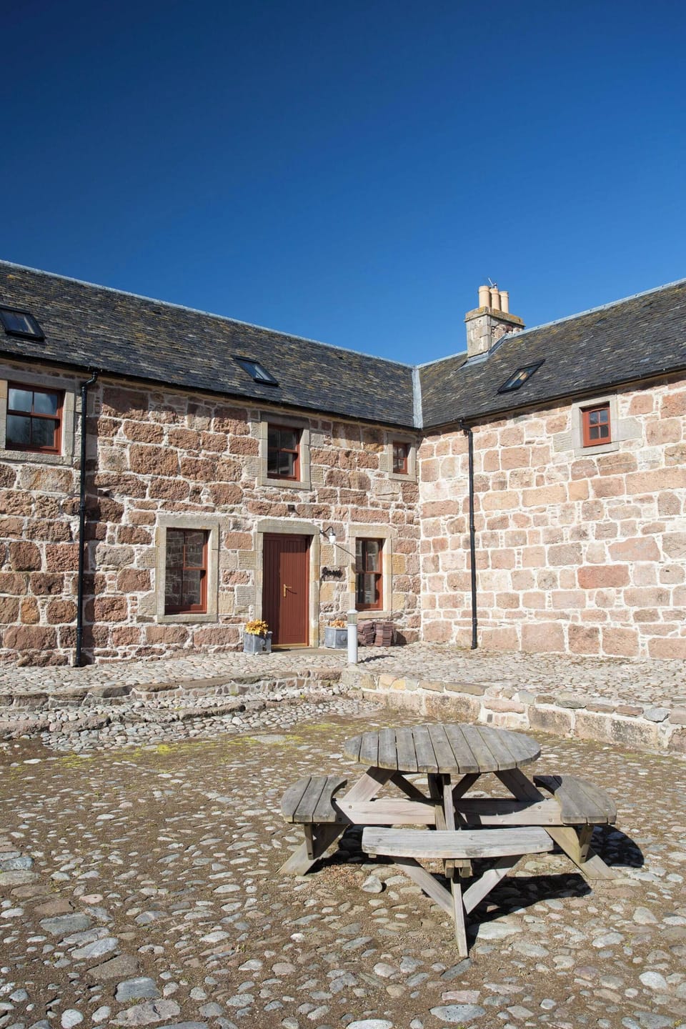 House, 2 Bedrooms | Exterior