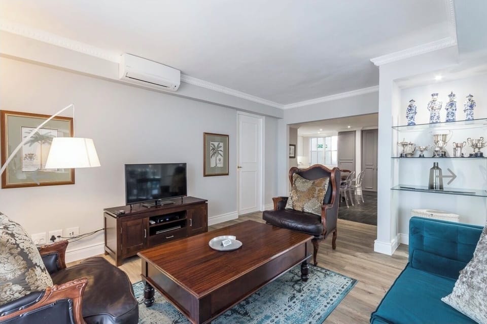 Apartment, 3 Bedrooms, Accessible, Smoking | Living room