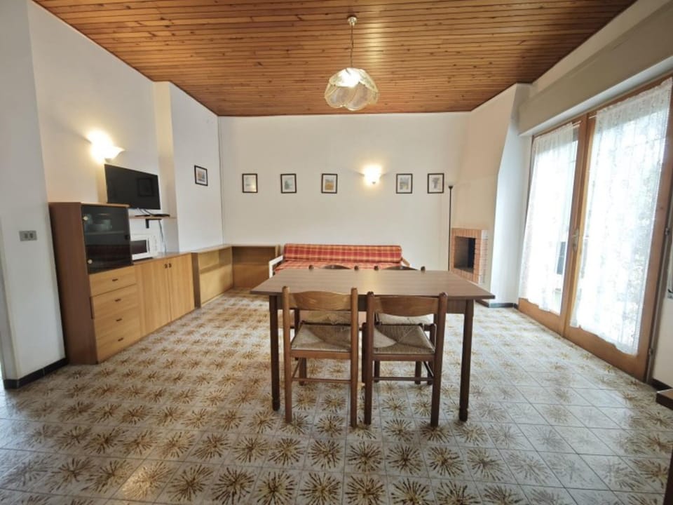 Apartment, 3 Bedrooms, Patio, Garden View | Dining room