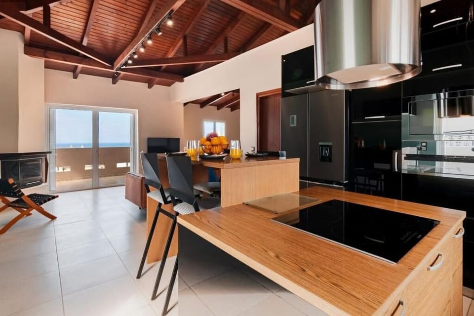 Apartment, Balcony, Sea View | Private kitchen | Electric kettle, toaster