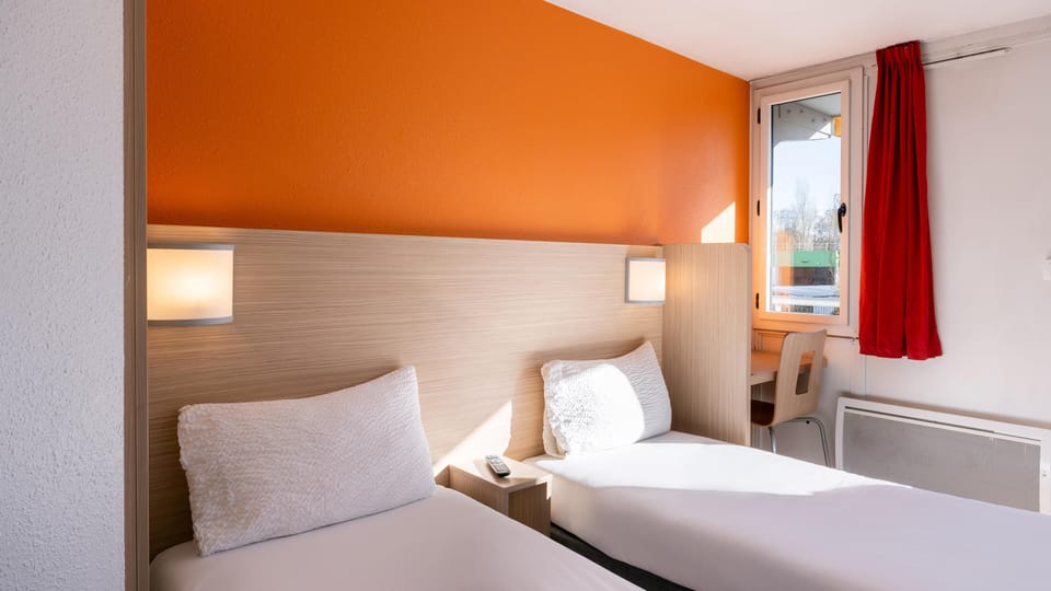 Standard Room, 2 Twin Beds | Desk, soundproofing, free cribs/infant beds, free WiFi