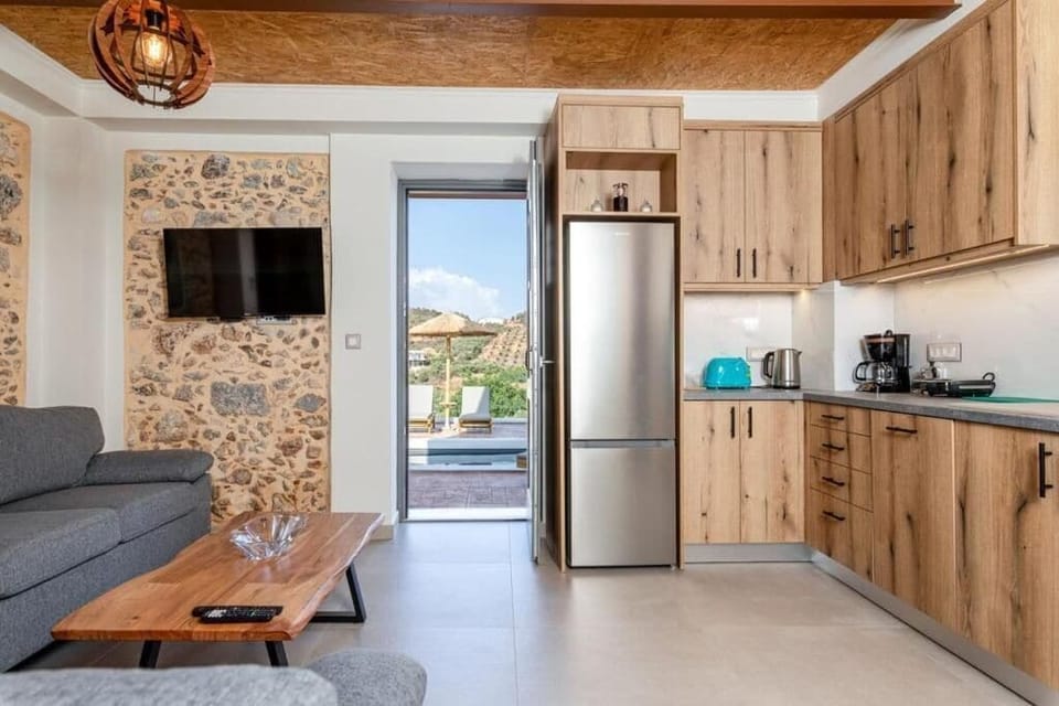 Deluxe Villa, Balcony, Garden View | Private kitchen | Coffee/tea maker, electric kettle