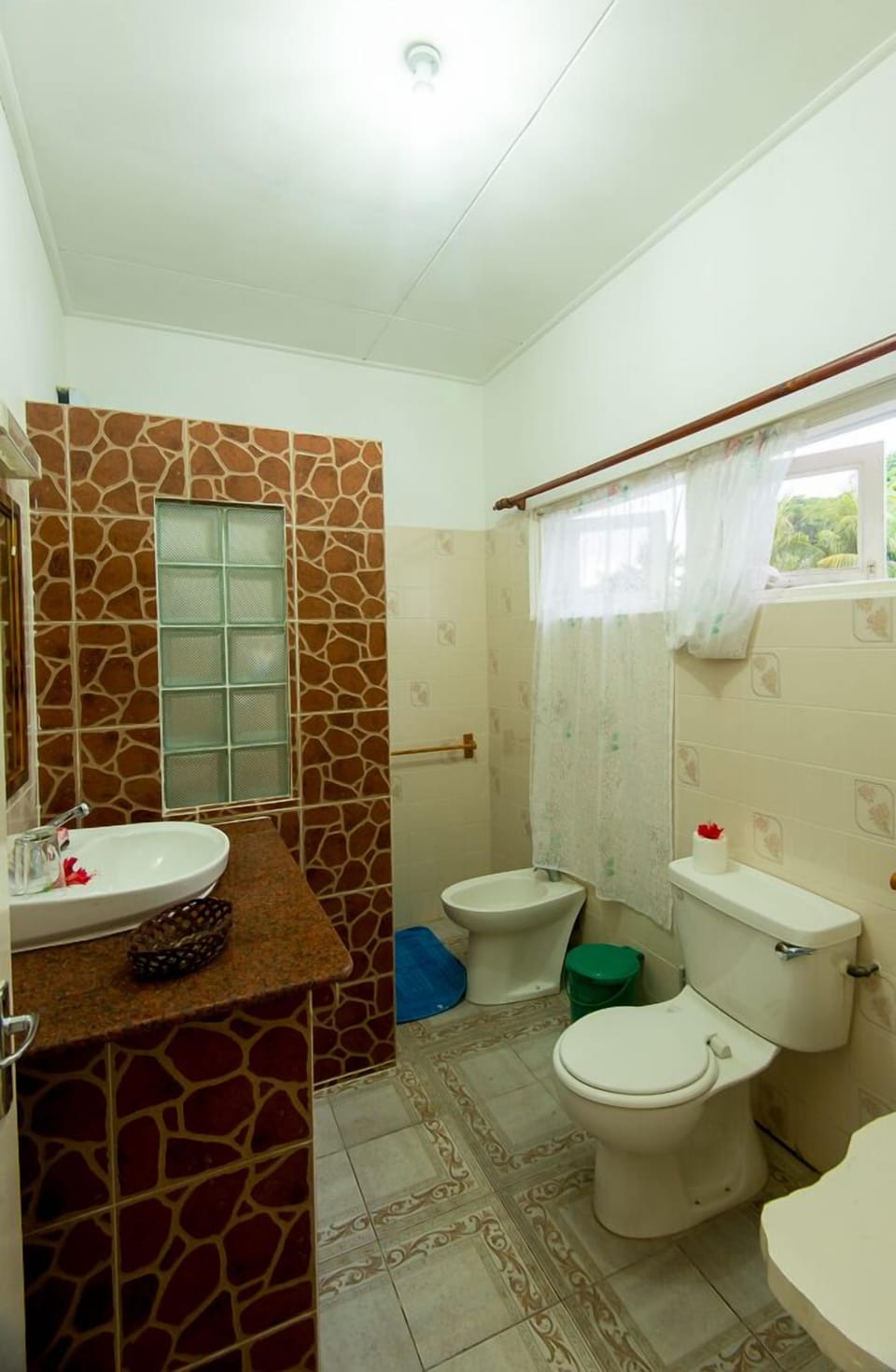 Standard Double Room, 1 Double Bed | Bathroom | Shower, hair dryer, towels