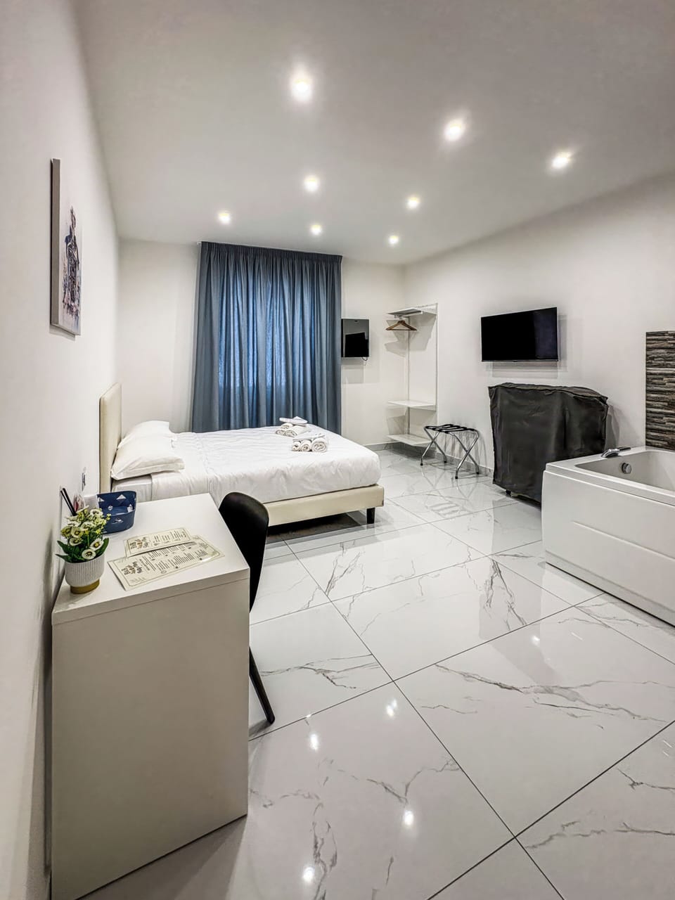 Double or Twin Room | Free WiFi