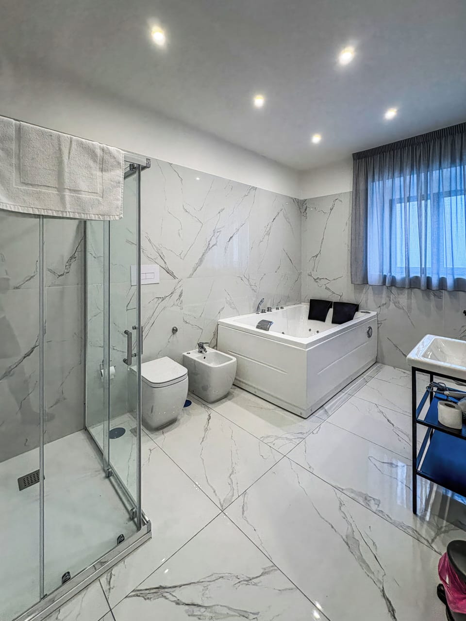 Double or Twin Room | Bathroom