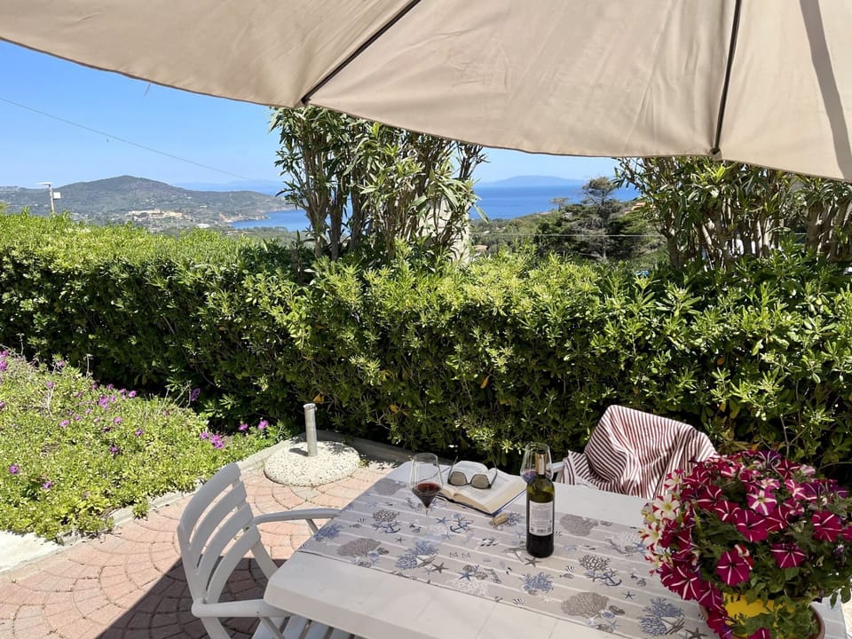 Comfort Condo, Patio, Sea View | Outdoor dining