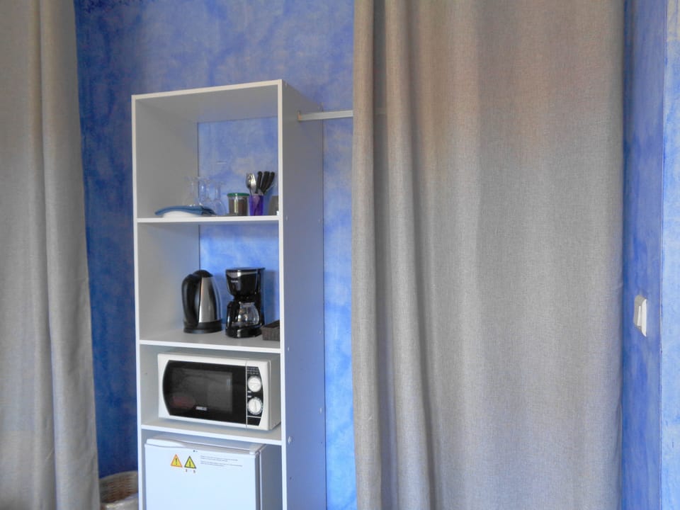 Family Suite, Mountain View | Private kitchen | Mini-fridge, microwave, coffee/tea maker, electric kettle