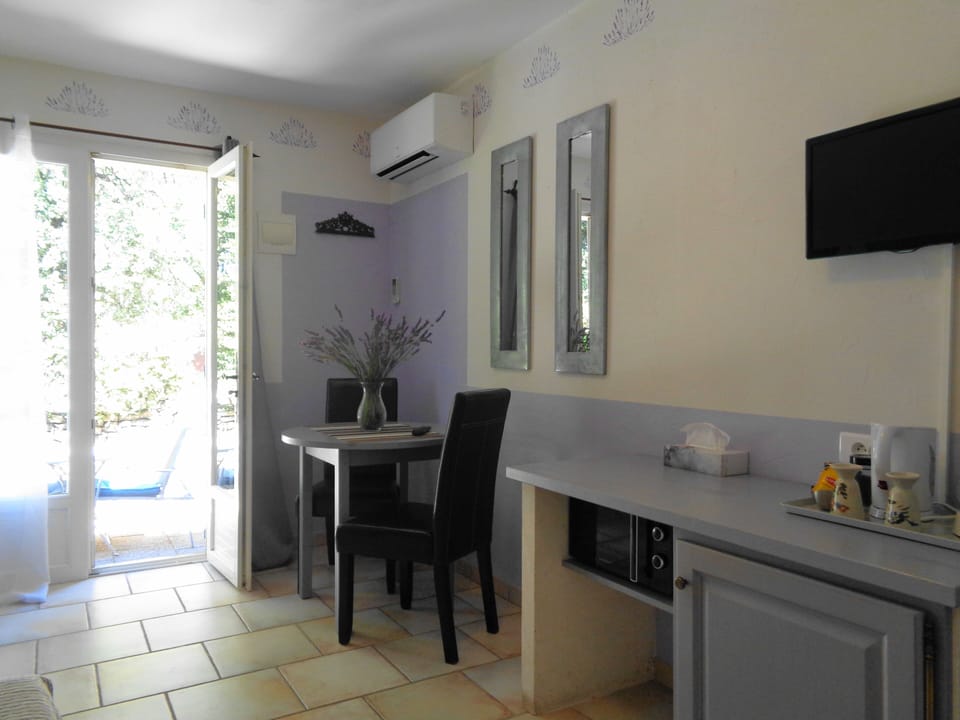 Standard Double Room, Patio, Garden View | In-room dining