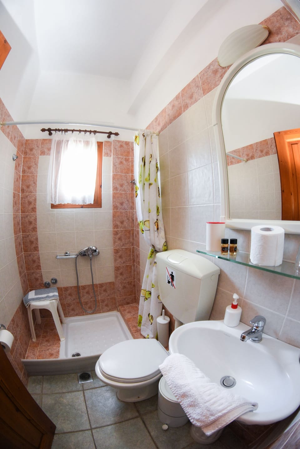 Superior Double Room, 1 Double Bed, Non Smoking, Pool View | Bathroom | Free toiletries, towels