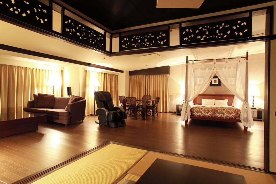 Asian Suite Room | In-room safe, individually decorated, desk, blackout drapes