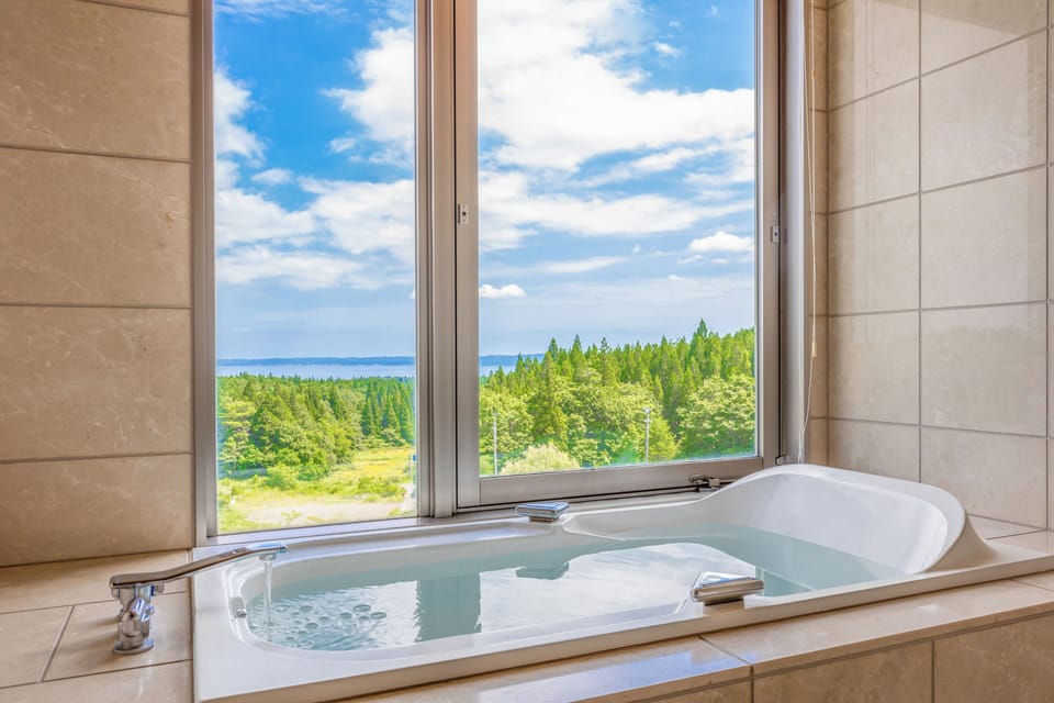 Royal Suite, Non Smoking | Bathroom | Free toiletries, hair dryer, slippers, bidet