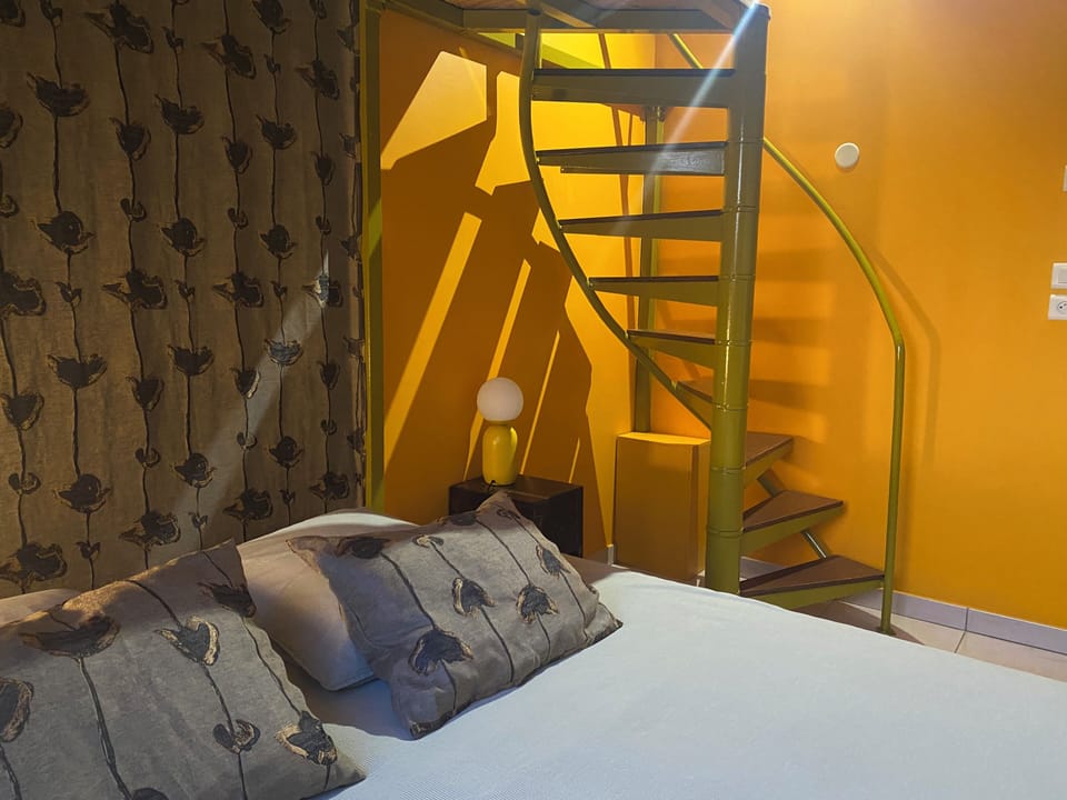 Double Room | Premium bedding, laptop workspace, WiFi (free), individually furnished