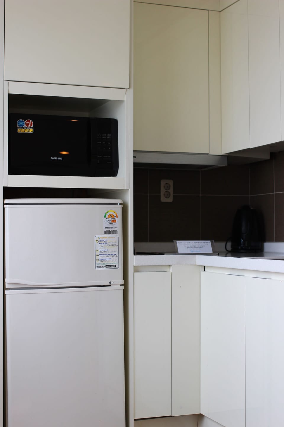 Deluxe Single Room, Non Smoking | Private kitchen | Fridge, microwave, electric kettle