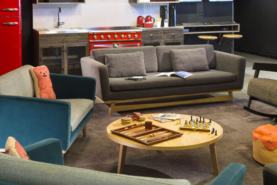 Lobby lounge