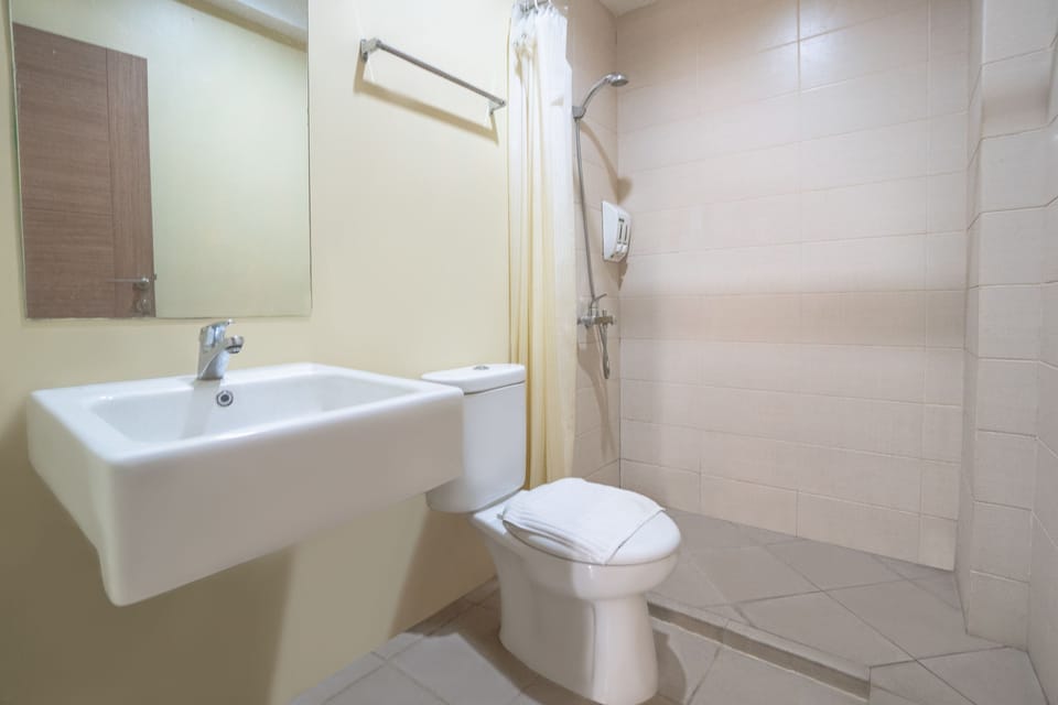Shower, free toiletries, slippers, towels