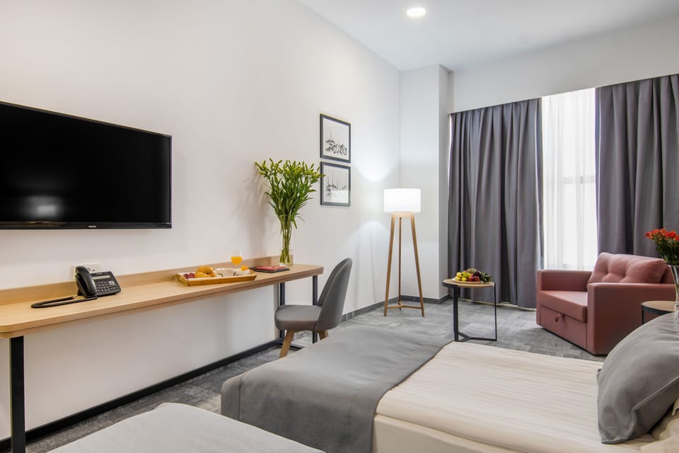 Twin Deluxe Room | Minibar, in-room safe, desk, laptop workspace