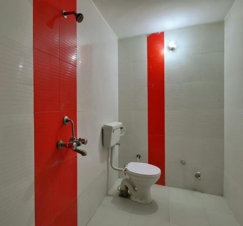 Family Double Room, Courtyard View | Bathroom | Shower