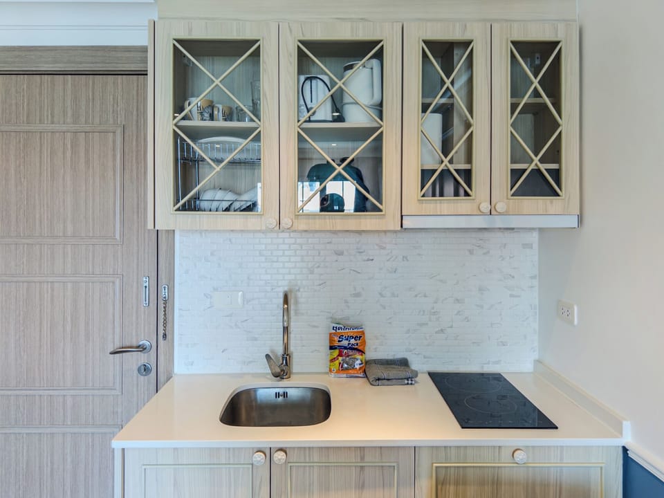 Comfort Condo, Balcony, Pool View | Private kitchen | Full-size fridge, microwave, stovetop, cookware/dishes/utensils