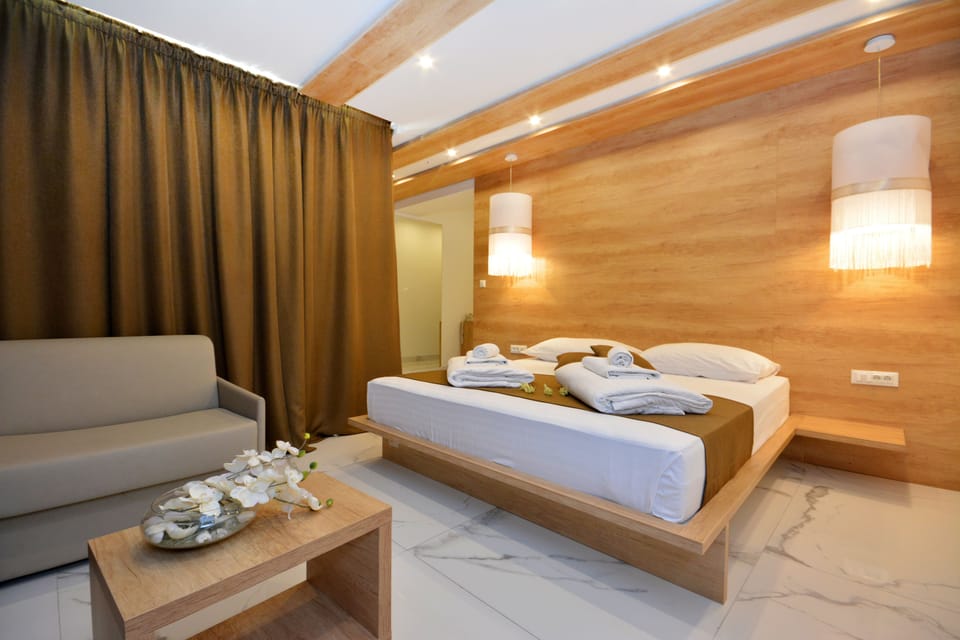Minibar, in-room safe, desk, blackout drapes