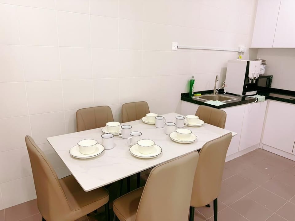 Junior Apartment, Garden View | Private kitchen | Fridge, microwave, stovetop, cookware/dishes/utensils