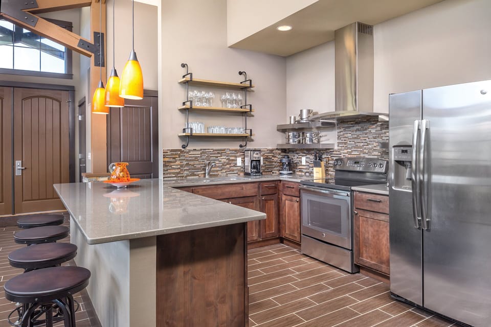 Presidential Condo, 4 Bedrooms, Kitchen | Private kitchen | Full-size fridge, microwave, coffee/tea maker, cookware/dishes/utensils