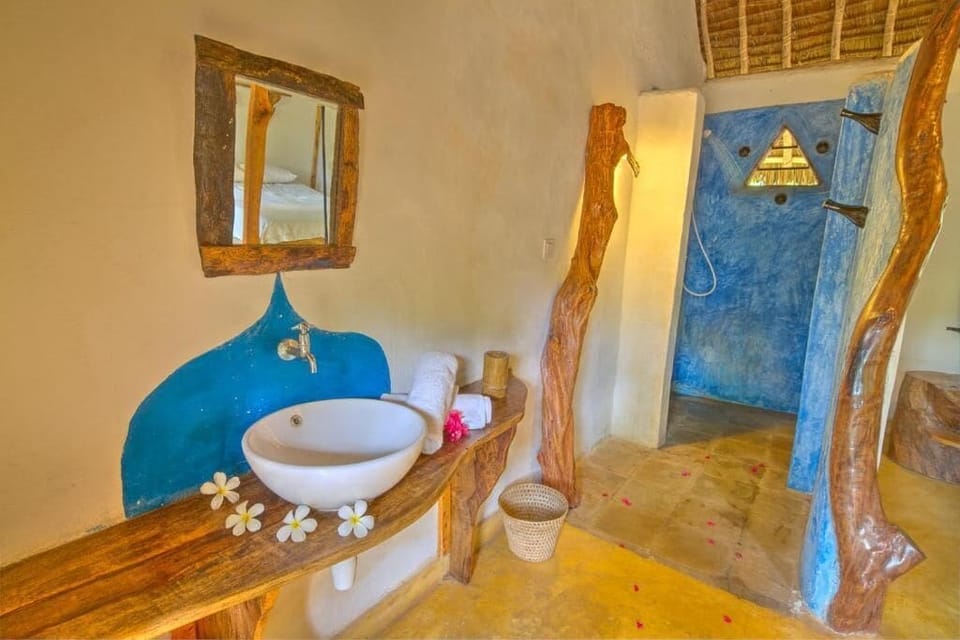 Comfort Double Room, 1 Queen Bed, Shared Bathroom | Bathroom | Shower, towels