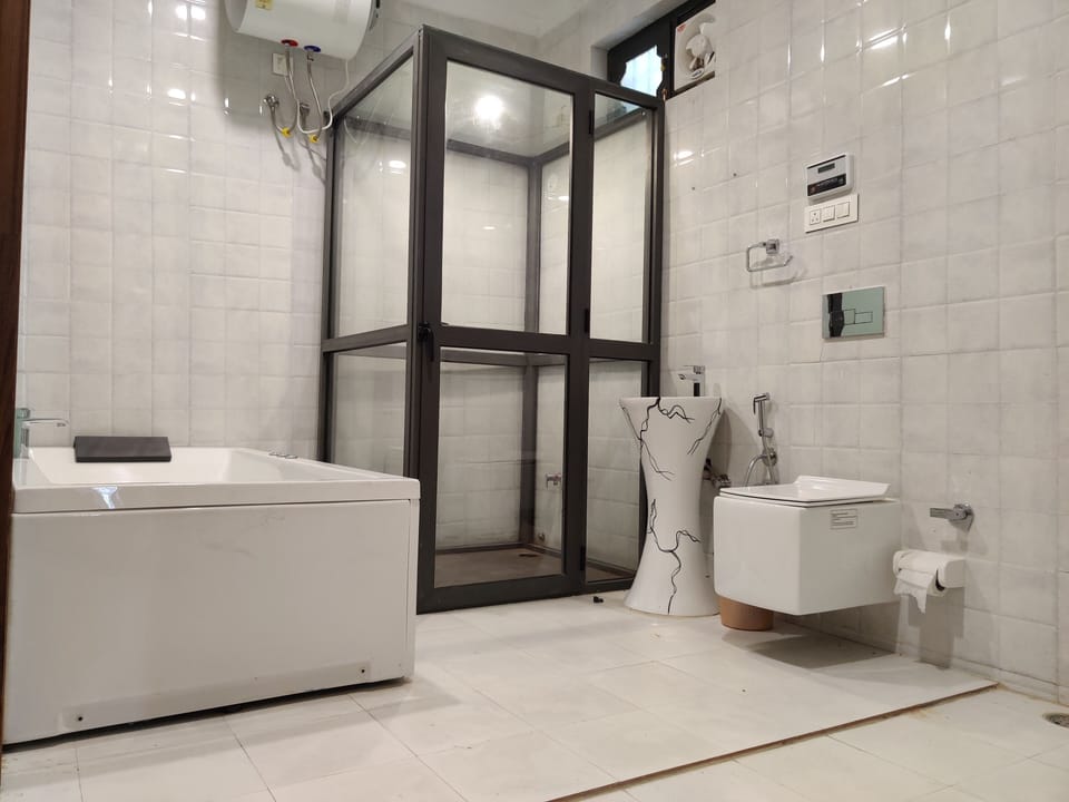  Luxury Room With Jaccuzi | Bathroom | Shower, free toiletries, towels, soap