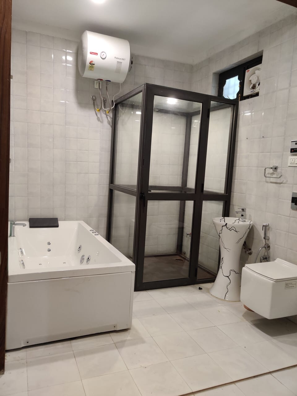  Luxury Room With Jaccuzi | Bathroom | Shower, free toiletries, towels, soap