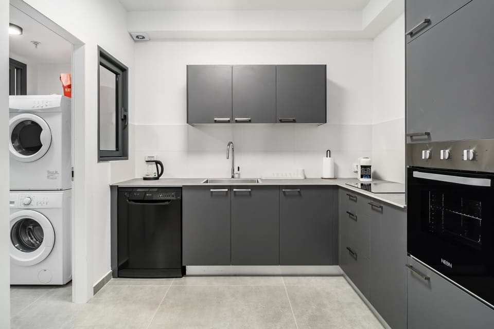 Apartment, Balcony, City View | Private kitchen