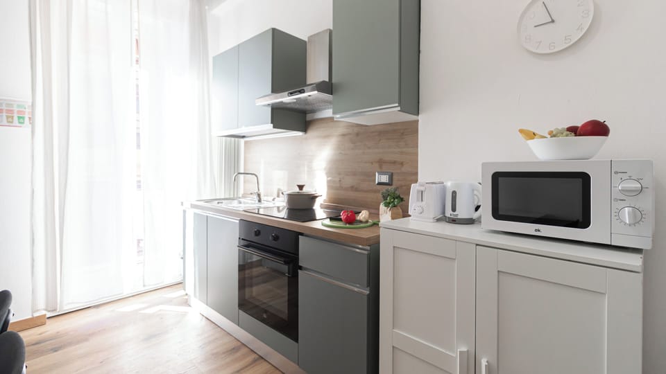 Apartment (2 Bedrooms) | Private kitchen | Microwave, oven, stovetop, electric kettle