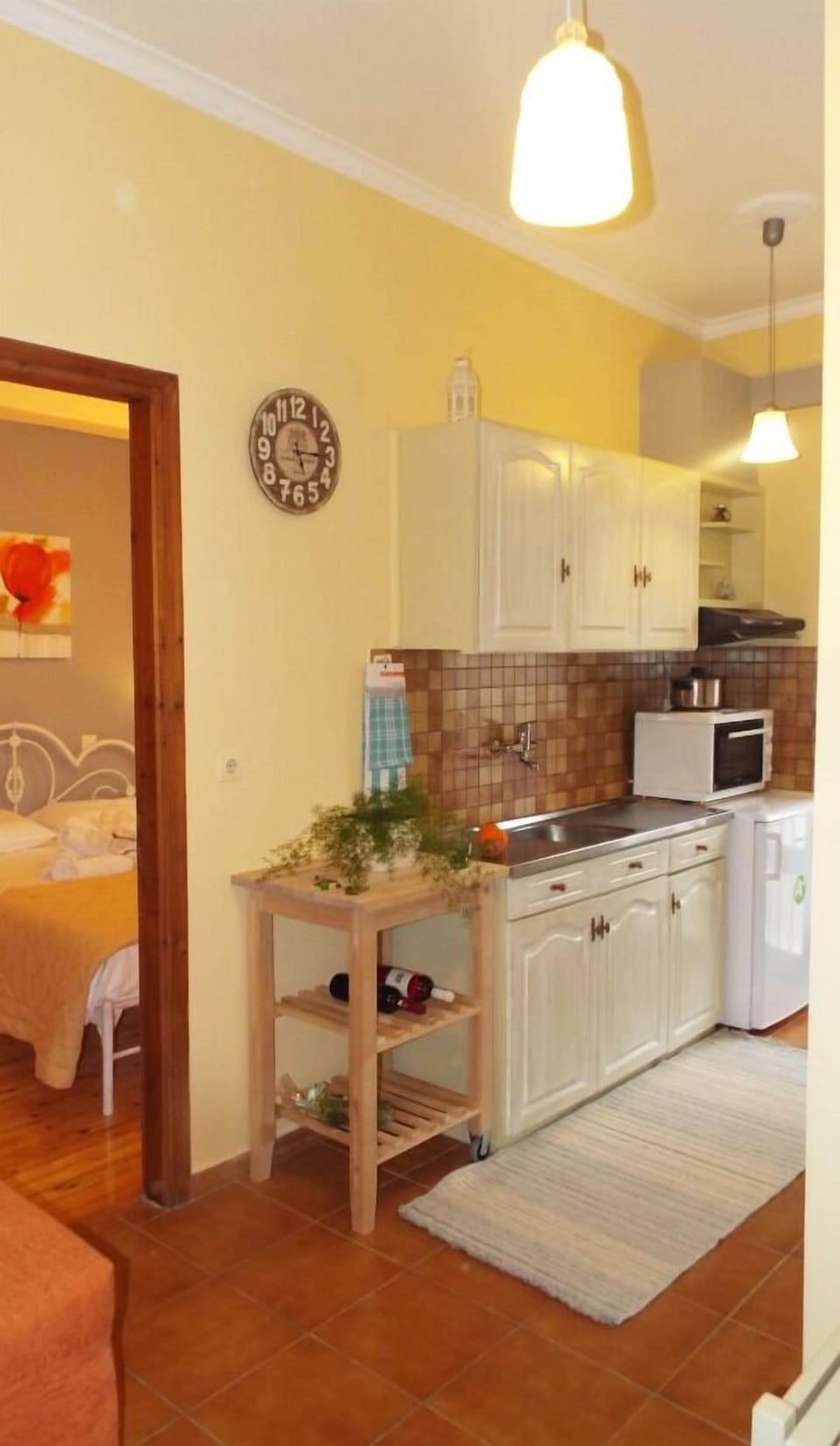 Apartment | Private kitchenette | Full-size fridge, stovetop, coffee/tea maker, cookware/dishes/utensils