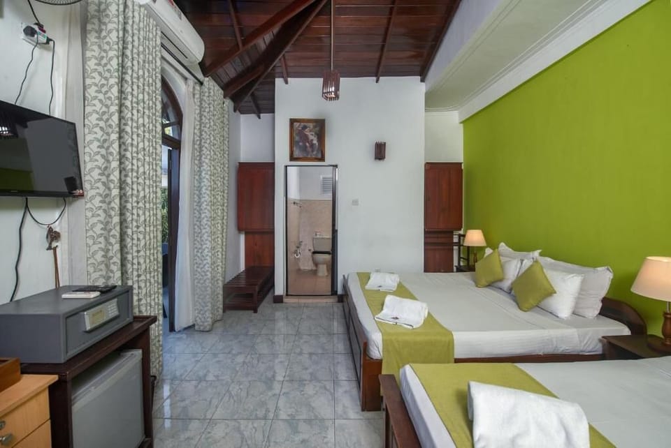 Deluxe Double Room, Balcony, Lake View | Laptop workspace, free WiFi