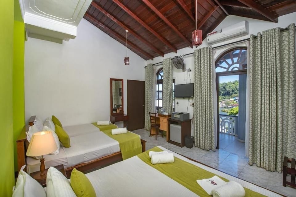 Deluxe Double Room, Balcony, Lake View | Laptop workspace, free WiFi