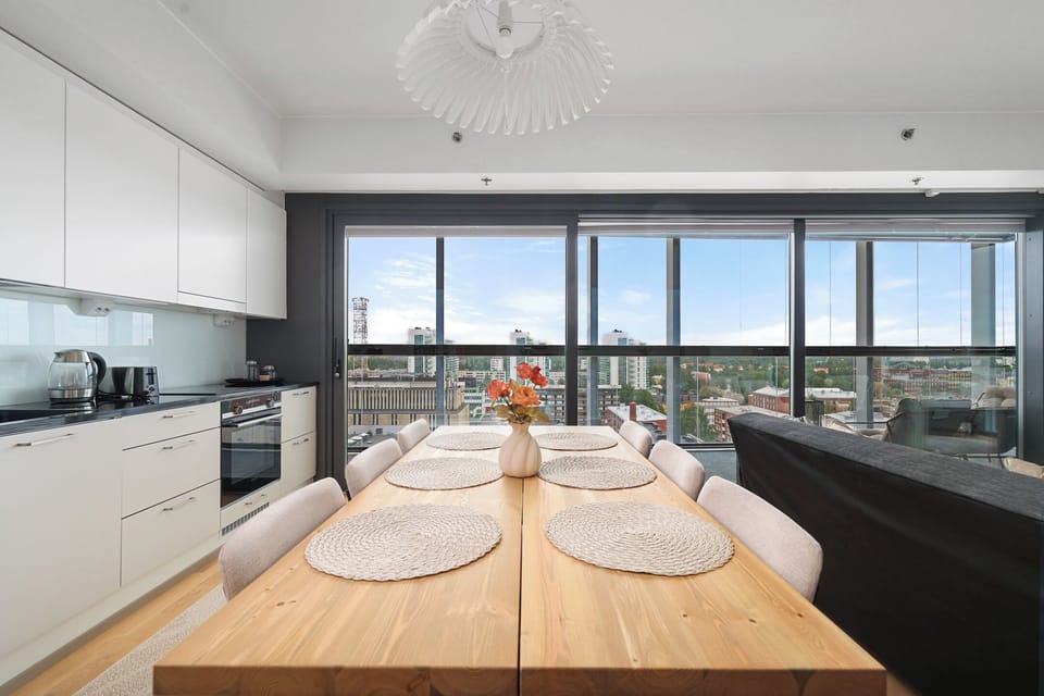Superior Apartment, 2 Bedrooms, Sauna, City View | Dining room