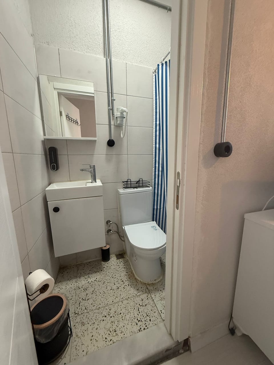 Comfort Twin Room, City View | Bathroom | Shower, hair dryer, towels, soap
