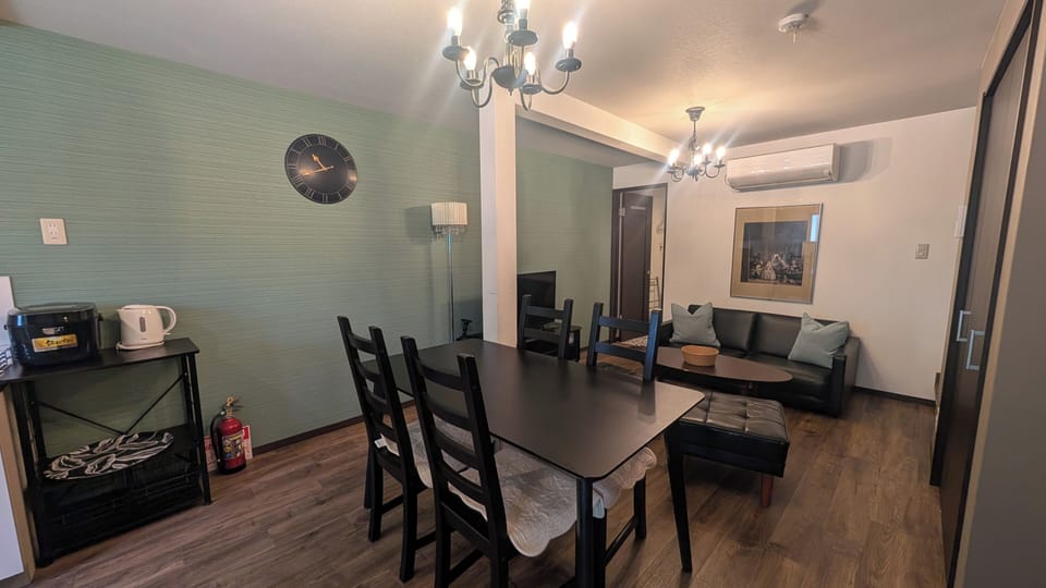 Comfort Suite | Dining
