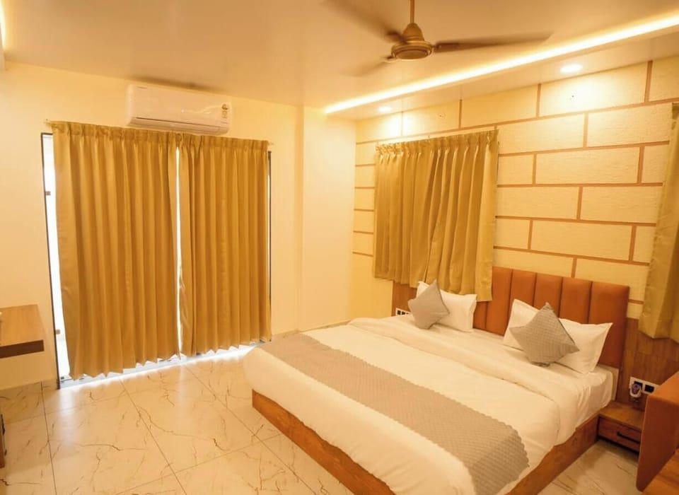 Comfort Room | Desk, WiFi (free)