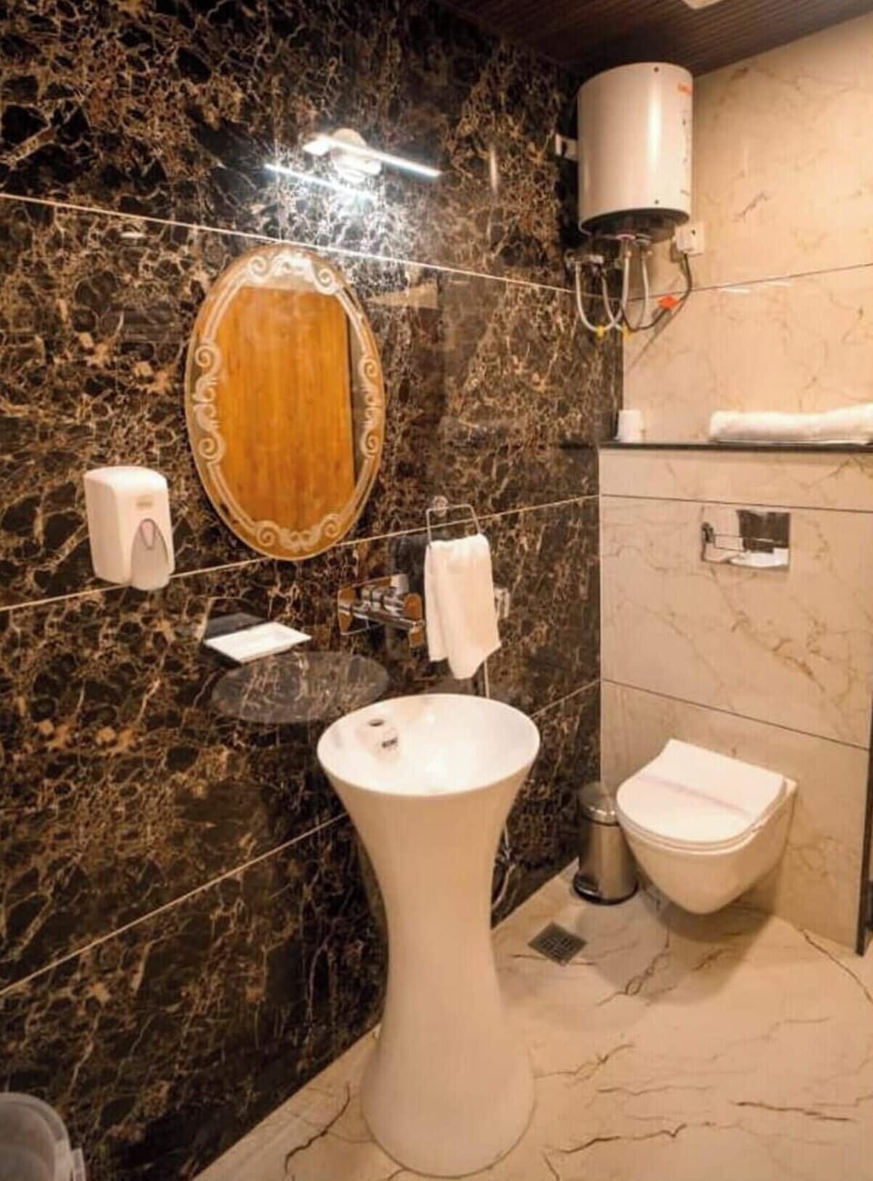 Comfort Room | Bathroom | Towels, soap, shampoo