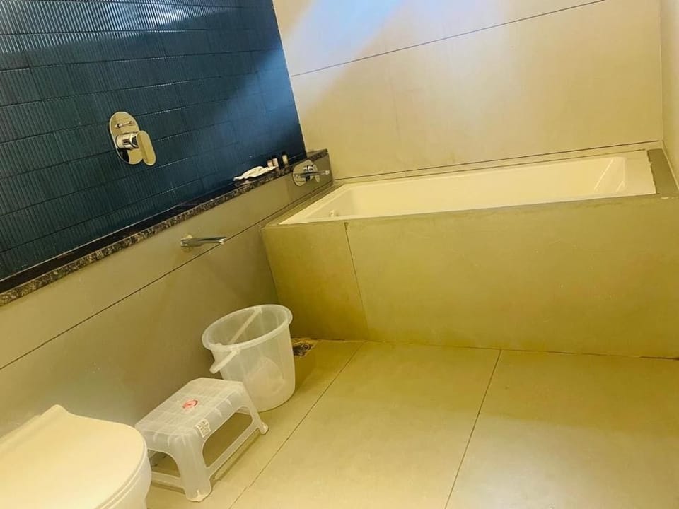 Premium Double Room, Balcony, City View | Bathroom