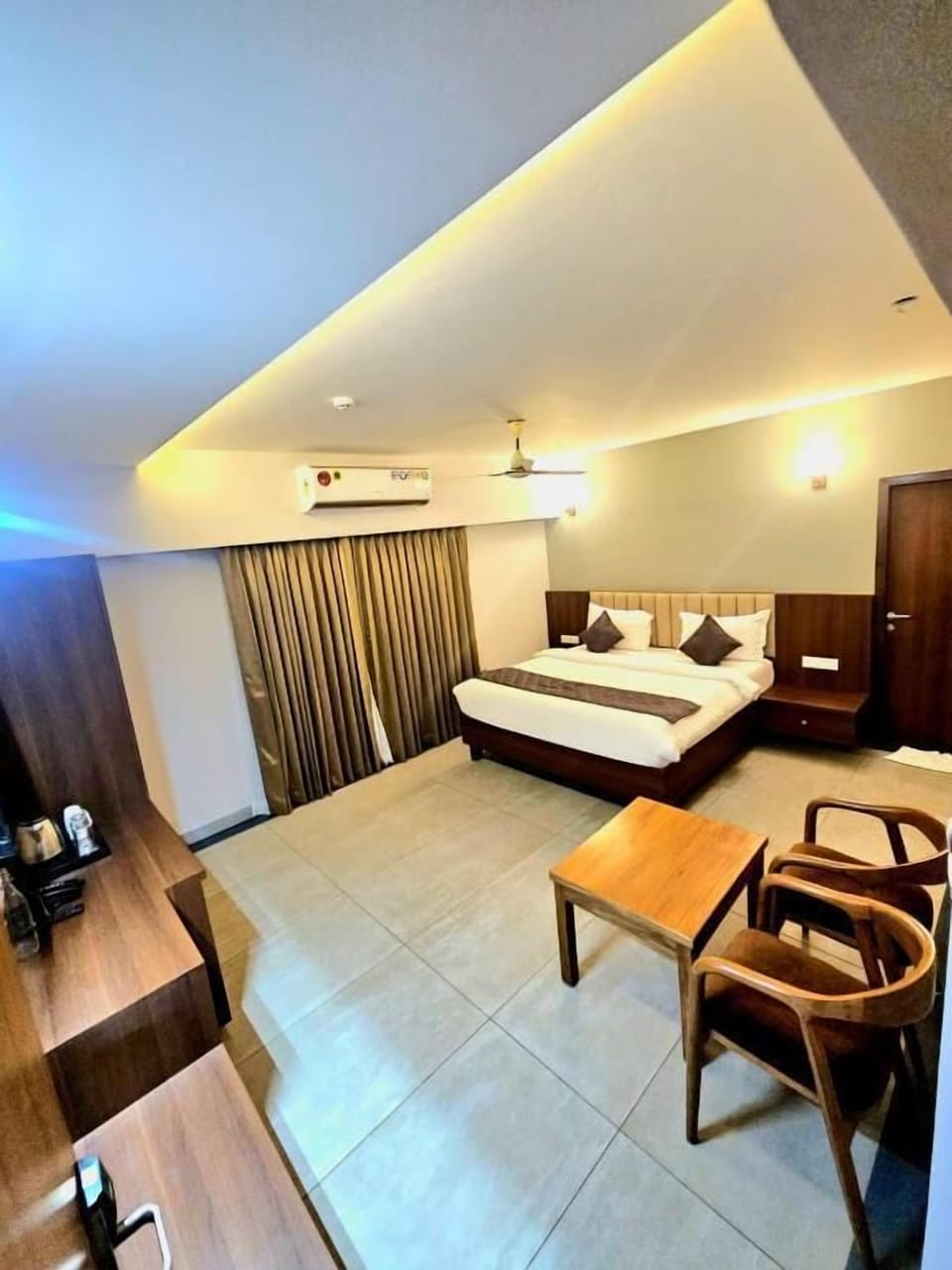 Premium Double Room, Balcony, City View | Free WiFi