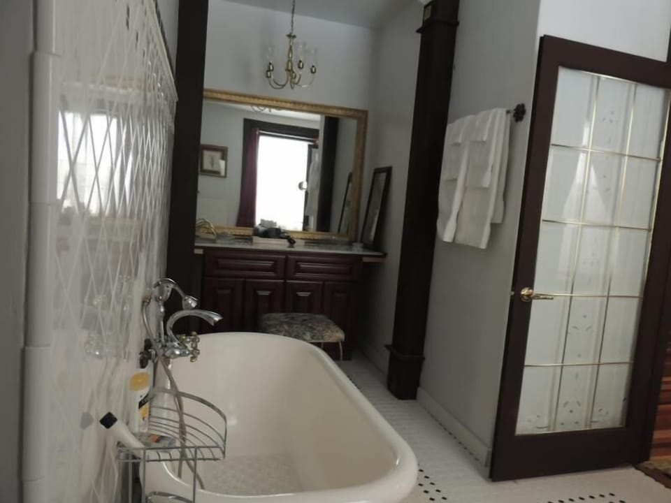 Luxury Suite, 1 King Bed (Gardens of Babylon) | Bathroom | Rainfall showerhead, designer toiletries, hair dryer, towels