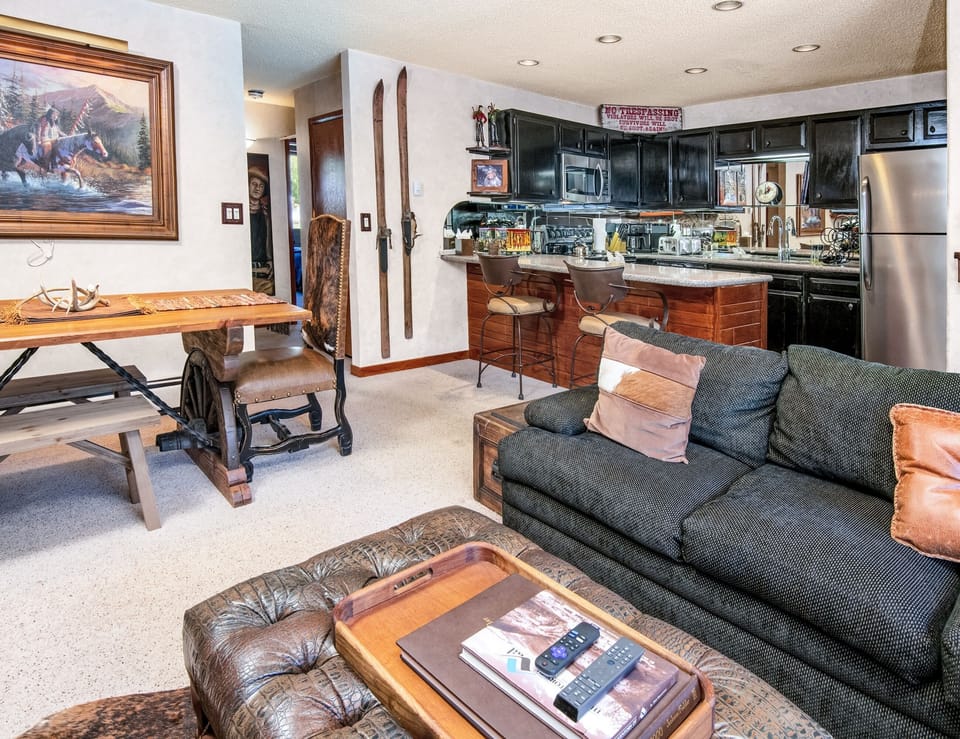 Condo, 2 Bedrooms | Living area | Smart TV