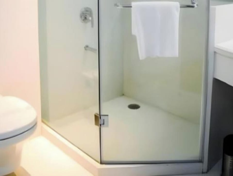 Deluxe Double Room, City View | Bathroom