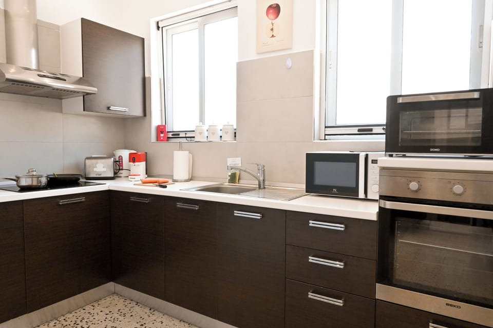 Family Apartment, 3 Bedrooms, 2 Bathrooms, Sea Facing (Exceptional Sea View Apart St Paul's) | Private kitchen
