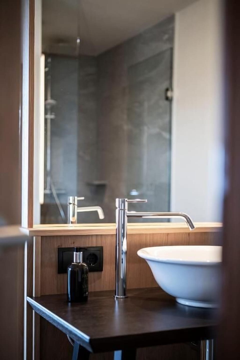 Junior Suite, Mountain View | Bathroom | Shower, hair dryer, slippers, towels