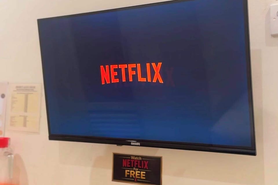 Deluxe Room | Desk, WiFi (free), bed sheets