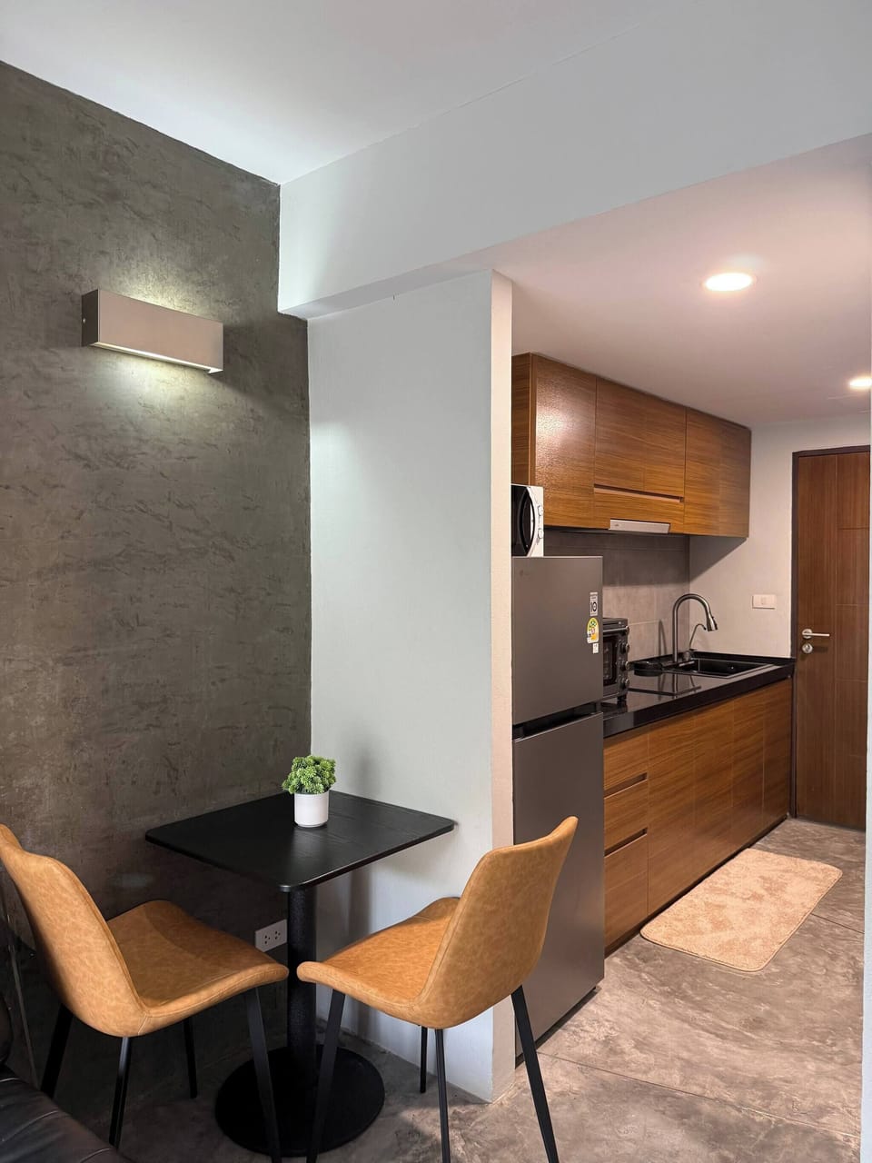 Apartment, 1 Bedroom, Accessible, Balcony | Dining room